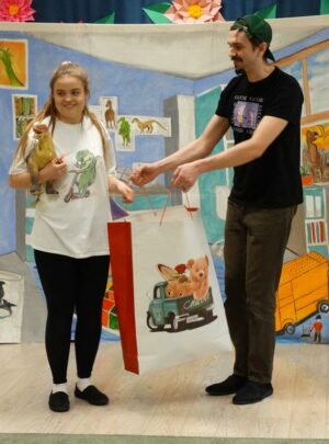 Zabezpieczone: Przedstawienie pt. „Niespodzianka od serca” w wykonaniu aktorów Teatru EDEN